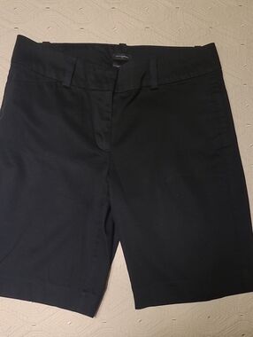 Ann Taylor Black Bermuda Shorts – Tailored Mid-Length Size 6
